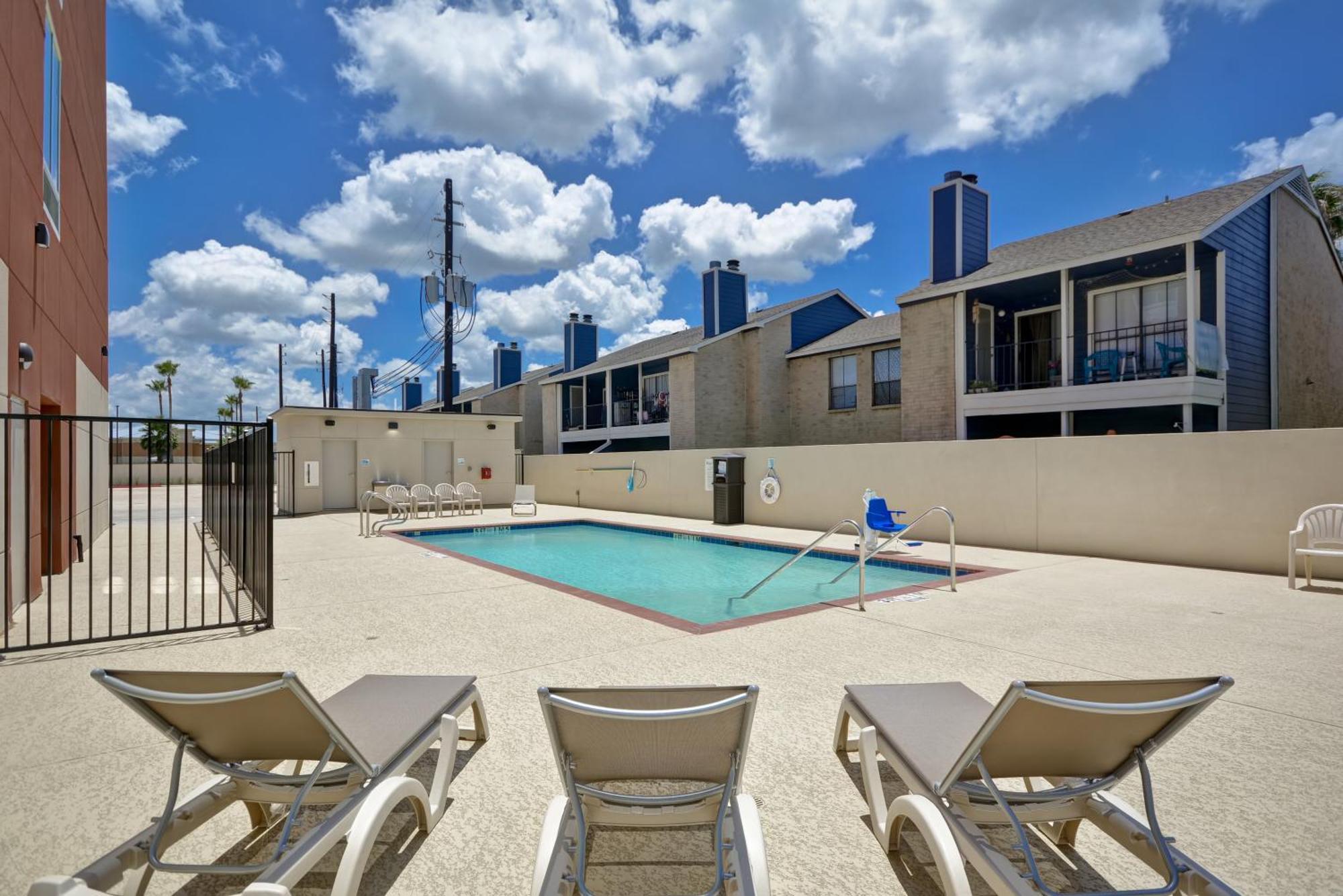 Holiday Inn Express & Suites - Houston Nasa - Boardwalk Area By Ihg Seabrook Exteriör bild