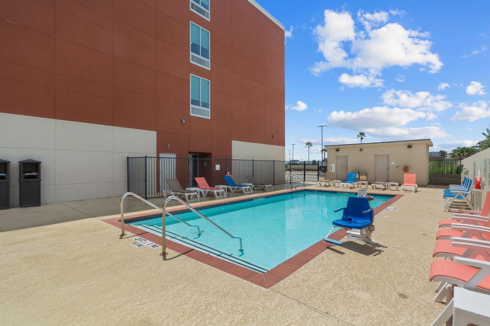 Holiday Inn Express & Suites - Houston Nasa - Boardwalk Area By Ihg Seabrook Exteriör bild